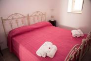 camera-il-ciliegio-letto-matrimoniale-copriletto-rosso