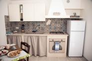 camera-il-mandorlo-angolo-cucina-vista-frontale