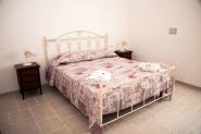 camera-il-mandorlo-letto-matrimoniale